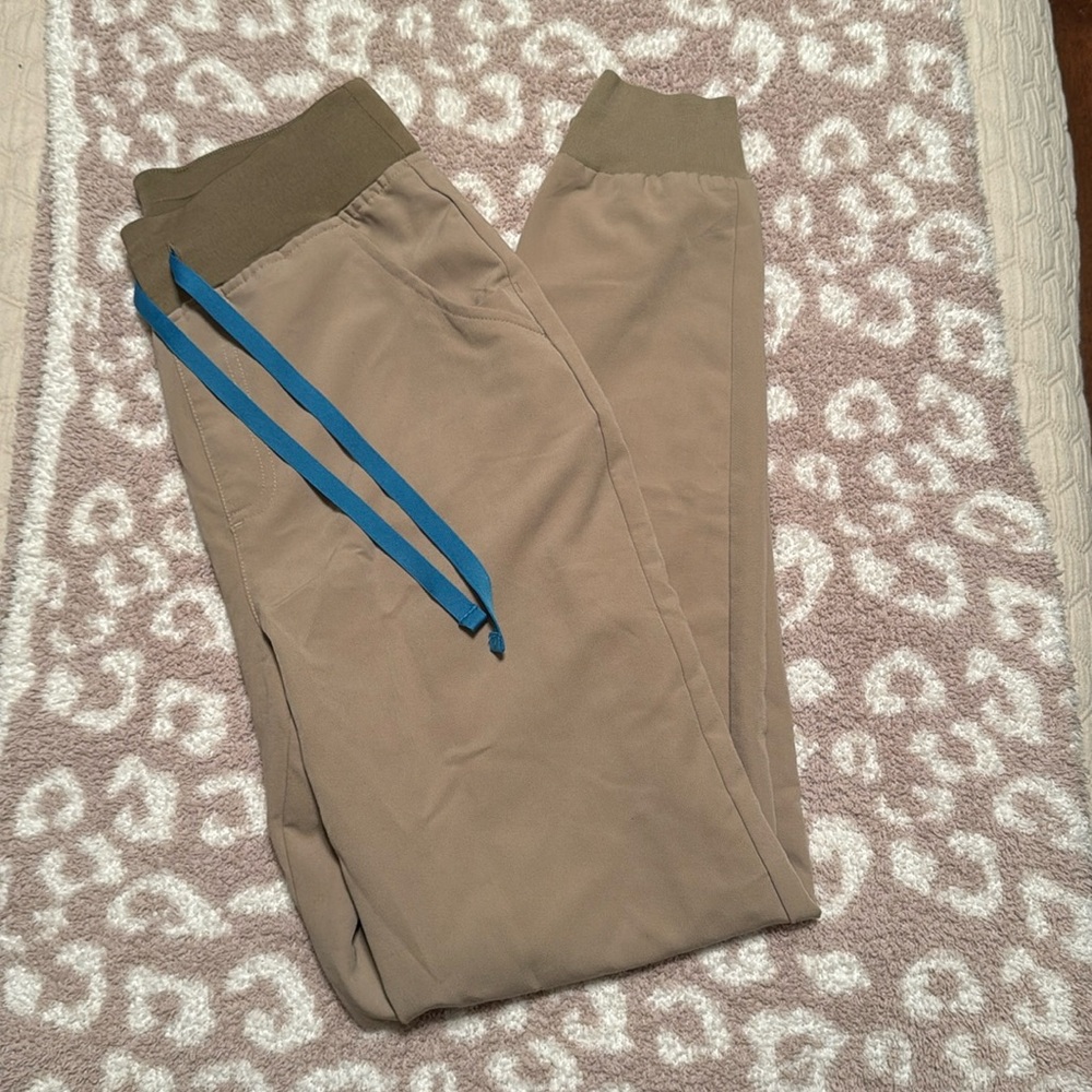 Figs small tall zamora joggers - size small (color latte)